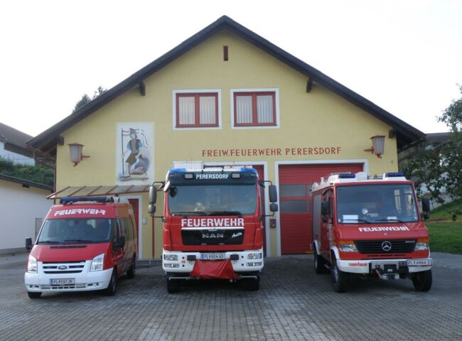 Foto: Frontansicht des FF Hauses in Perersdorf